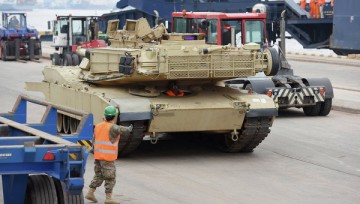 В Молдавии заблокировали военную технику США на въезде в страну