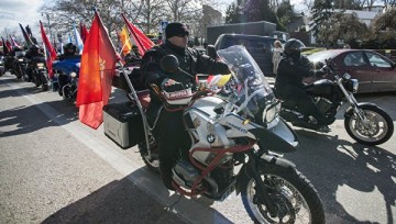 В чешском Брно около 100 "ночных волков" встретили хлебом и солью