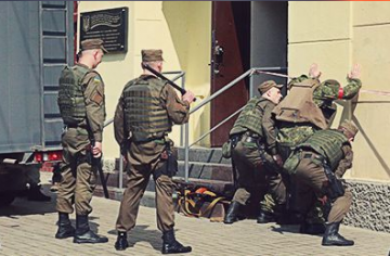 В Мариуполе полиция тренировалась отбивать вооруженные атаки на полицейские участки