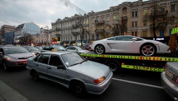 Замминистра экономики Украины с мужем и детьми избили на парковке