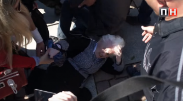 Каратели из «Азова» напали на ветеранов с георгиевскими ленточками в Николаеве