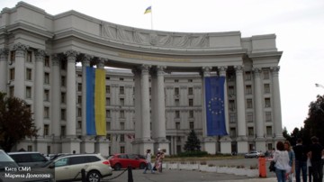 Киев перепугался из-за отмены антироссийских санкций