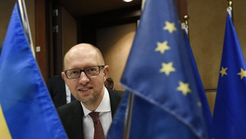 Украинцы предлагают Порошенко назначить Яценюка послом в России