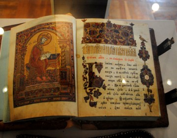 Из главной библиотеки Украины украли раритетную книгу «Апостол», изданную в 1574 году во Львове Иваном Федоровым