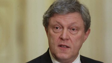 Британские парламентарии начали визит в Россию со встречи с Явлинским