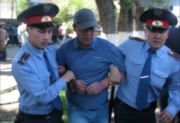 Назарбаев жестко разогнал казахский "майдан"