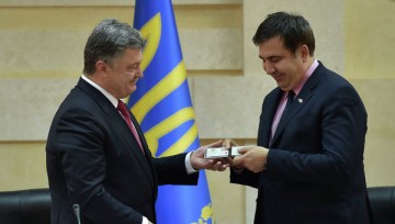 Саакашвили пожаловался на Порошенко британской газете