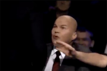 Кот напал на проглота, скандал в эфире