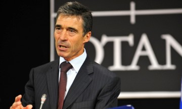 Расмуссен: НАТО может предоставить Украине летальное оружие