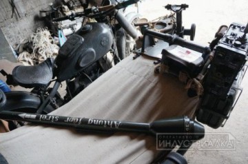 В Запорожской области на сооружение забора пошли и лимонки, и корпус авиабомбы