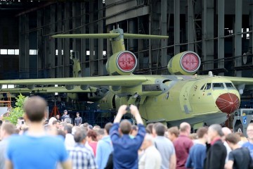 В Таганроге собрали первый самолет-амфибию Бе-200ЧС