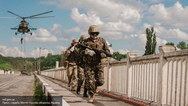 Каска на покраску: какой военной помощи ждут от Канады в Киеве Каска на покраску: какой военной помощи ждут от Канады в Киеве