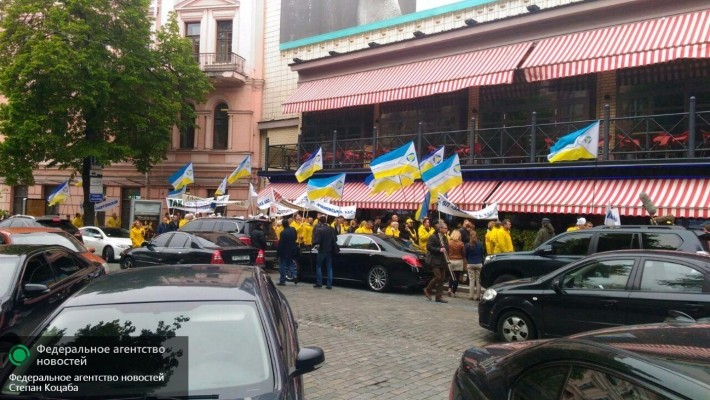 Азаров: Убийства и коррупция — «жити по-новому» от Порошенко Азаров: Убийства и коррупция — «жити по-новому» от Порошенко