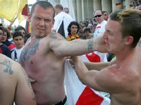 Напподдали полякам за слова "русская курва"