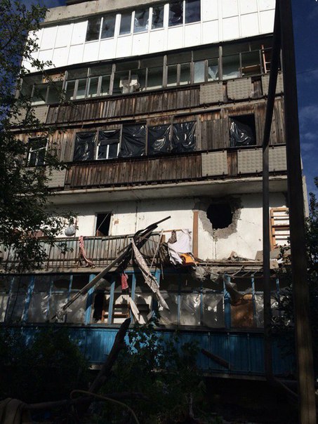 Сводка от МО ДНР 15 июня 2016 года. Укрофашисты за сутки обстреляли территорию ДНР, повреждено 16 домов и газопровод Сводка от МО ДНР 15 июня 2016 года. Укрофашисты за сутки обстреляли территорию ДНР, повреждено 16 домов и газопровод