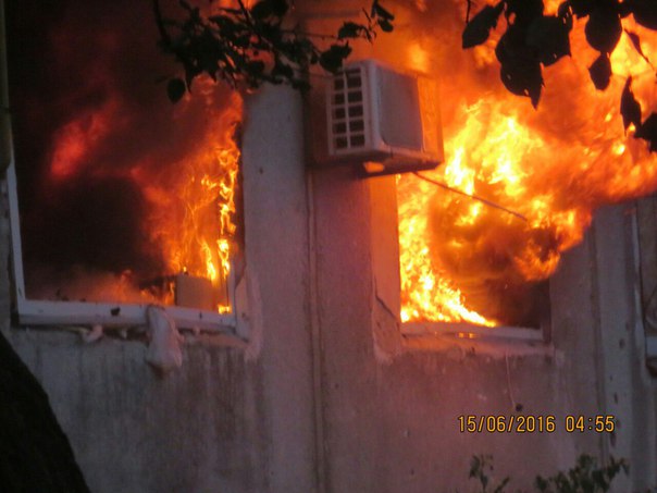 Сводка от МО ДНР 15 июня 2016 года. Укрофашисты за сутки обстреляли территорию ДНР, повреждено 16 домов и газопровод Сводка от МО ДНР 15 июня 2016 года. Укрофашисты за сутки обстреляли территорию ДНР, повреждено 16 домов и газопровод