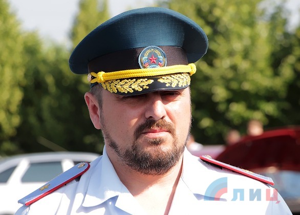 ГИБДД ЛНР торжественно выдала первые республиканские автомобильные номера ГИБДД ЛНР торжественно выдала первые республиканские автомобильные номера