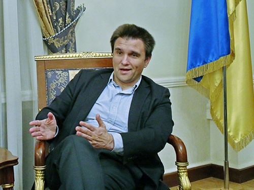 Украина vs генсек ООН: Киев послал в Нью-Йорк письмо протеста и угрожает найти Пан Ги Муну «достойную замену» Украина vs генсек ООН: Киев послал в Нью-Йорк письмо протеста и угрожает найти Пан Ги Муну «достойную замену»