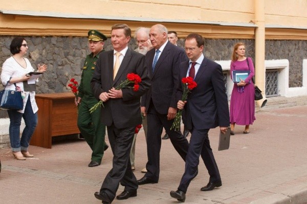 Когда увековечат Власова? Когда увековечат Власова?