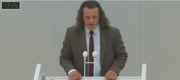 Толерантный абсурд. Немецкий парламентарий с трибуны зачитал 50 разновидностей пола в качестве протеста Толерантный абсурд. Немецкий парламентарий с трибуны зачитал 50 разновидностей пола в качестве протеста