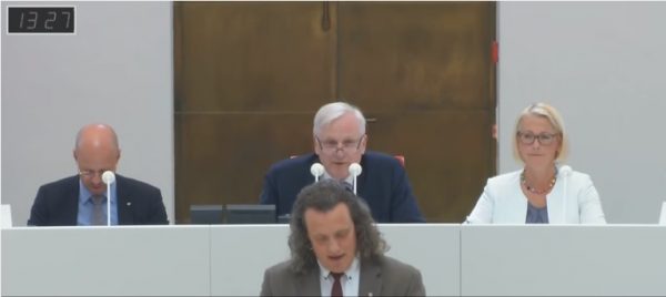 Толерантный абсурд. Немецкий парламентарий с трибуны зачитал 50 разновидностей пола в качестве протеста Толерантный абсурд. Немецкий парламентарий с трибуны зачитал 50 разновидностей пола в качестве протеста