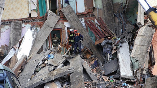 Следователи назвали возможную причину обрушения подъезда в Междуреченске