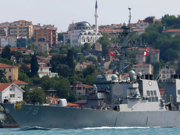 Американский ракетный эсминец вошел в Черное море