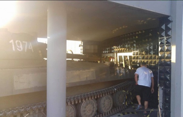 В Польше САУ "Гвоздика" въехала в дискотеку