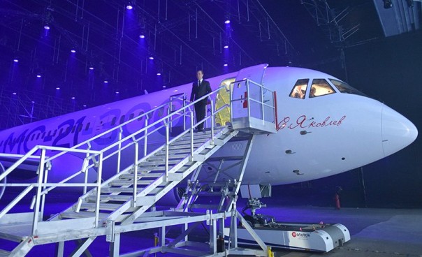 В Иркутске презентовали новейший пассажирский самолет МС-21 В Иркутске презентовали новейший пассажирский самолет МС-21