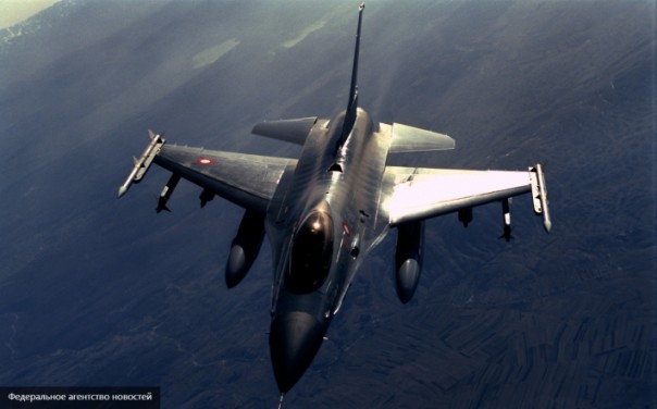 В небе над США столкнулись два истребителя