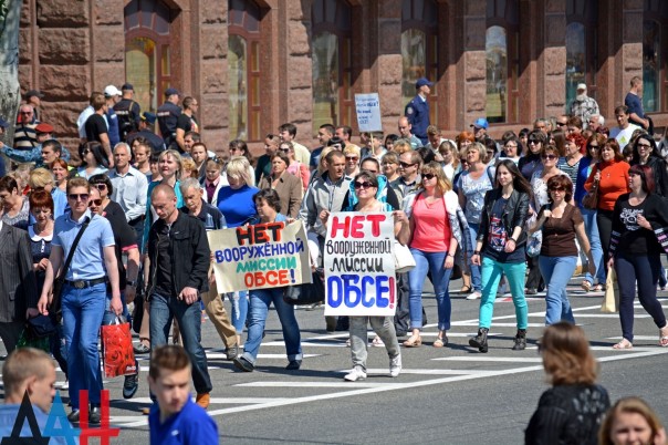 Более 60 тыс. жителей ДНР приняли участие в шествии против введения вооруженной миссии ОБСЕ в Донбасс Более 60 тыс. жителей ДНР приняли участие в шествии против введения вооруженной миссии ОБСЕ в Донбасс