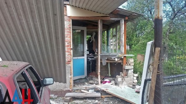 Сводка от МО ДНР 10 июня 2016 года. Укрофашисты более 3,5 тысячи раз обстреляли ДНР, повреждено 77 домостроений, погибли пять человек, 21 ранены