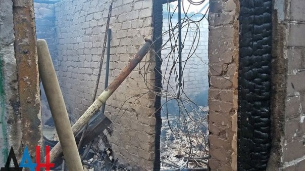 Сводка от МО ДНР 10 июня 2016 года. Укрофашисты более 3,5 тысячи раз обстреляли ДНР, повреждено 77 домостроений, погибли пять человек, 21 ранены