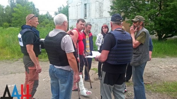 Сводка от МО ДНР 10 июня 2016 года. Укрофашисты более 3,5 тысячи раз обстреляли ДНР, повреждено 77 домостроений, погибли пять человек, 21 ранены