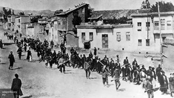 Наперегонки в Гаагу: Роман Носиков о внезапных признаниях геноцидов. Наперегонки в Гаагу: Роман Носиков о внезапных признаниях геноцидов.