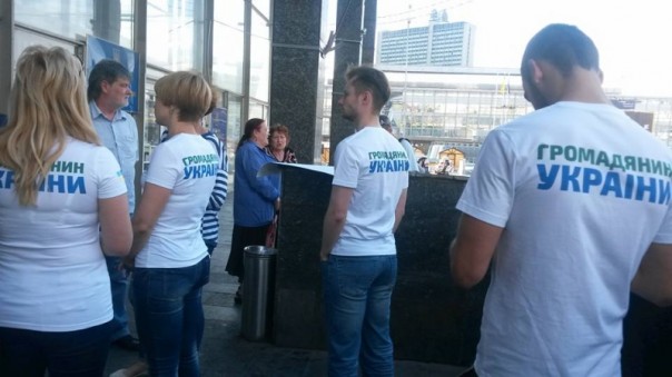 Временные переселенцы из Донбасса одели майки «Граждане Украины». Пока без результата 