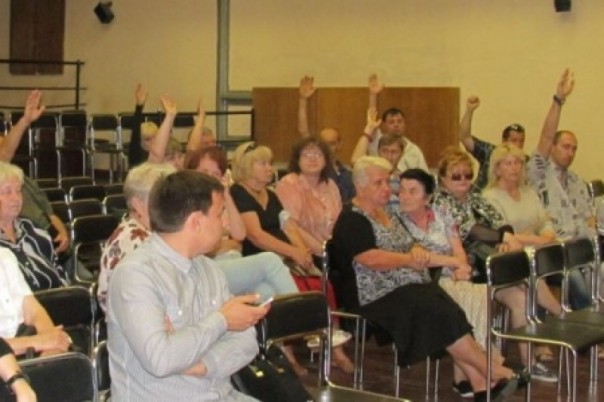 Жители Мариуполя отказались давать улице Новороссийской имя убитого киборга Жители Мариуполя отказались давать улице Новороссийской имя убитого киборга