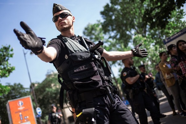 В Лондоне увидели "руку Кремля" в действиях российских фанатов на Евро-2016 В Лондоне увидели "руку Кремля" в действиях российских фанатов на Евро-2016