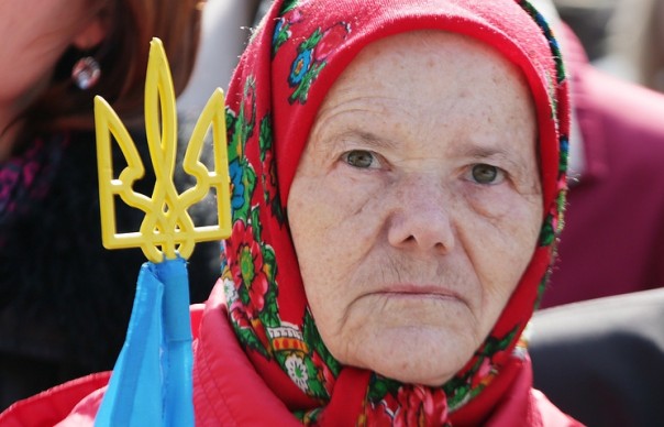 «Коммуналка» - только цветочки: Порошенко начал душить пенсионеров