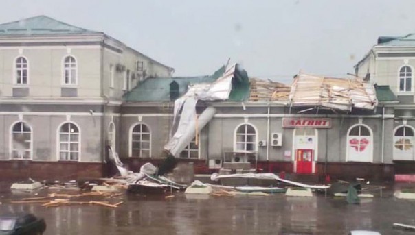 Смерч, потоп и град: стихия обрушилась сразу на несколько российских городов