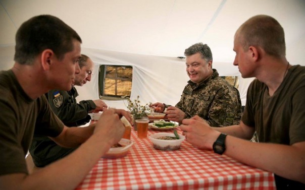 Порошенко подавился борщом