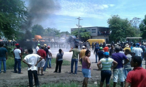 Власти Мексики расстреляли забастовку учителей: множество убитых и раненых — США, СМИ и правозащитники молчат Власти Мексики расстреляли забастовку учителей: множество убитых и раненых — США, СМИ и правозащитники молчат