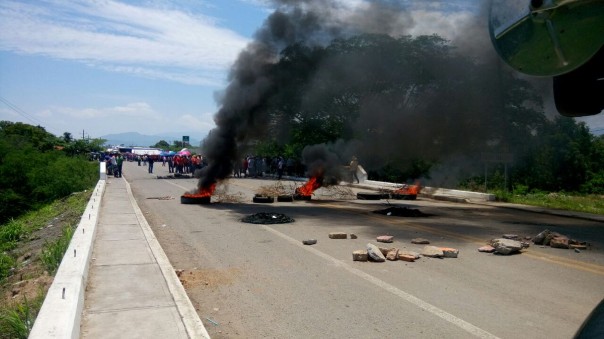Власти Мексики расстреляли забастовку учителей: множество убитых и раненых — США, СМИ и правозащитники молчат Власти Мексики расстреляли забастовку учителей: множество убитых и раненых — США, СМИ и правозащитники молчат