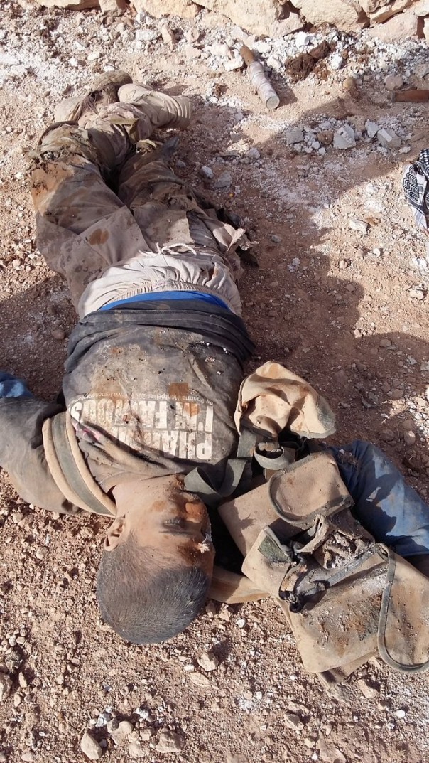 Армия Сирии наступает под Дамаском, ВВС уничтожили лагерь террористов в Дейр-эз-Зор | Подборка видео с Ближневосточного фронта 18+ Армия Сирии наступает под Дамаском, ВВС уничтожили лагерь террористов в Дейр-эз-Зор | Подборка видео с Ближневосточного фронта 18+