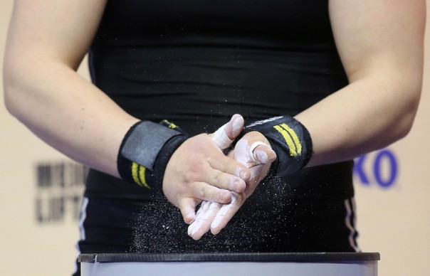 Сборная РФ по тяжелой атлетике лишена двух олимпийских квот и не сможет участвовать в соревнованиях в течение года