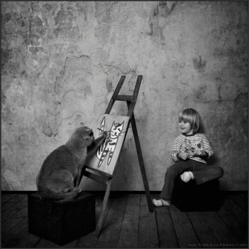 Маленькая девочка и кот