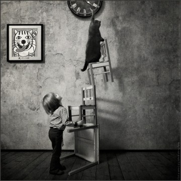 Маленькая девочка и кот