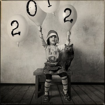 Маленькая девочка и кот