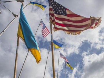 Граждане РФ назвали главных врагов и друзей страны — опрос