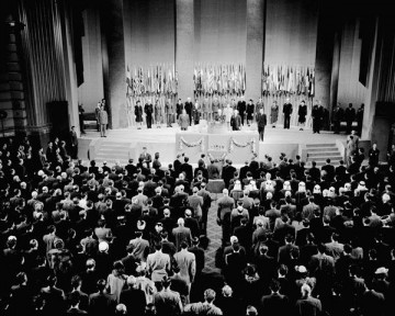 Русские в стороне, американцы внутри, а немцы под…